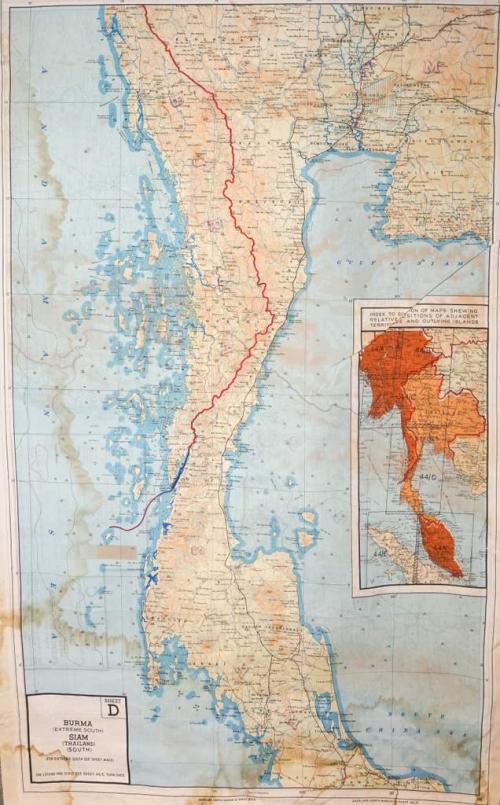 Une carte en soie aux couleurs vives de l’Inde d’un côté et de la Birmanie et de Siam de l’autre.